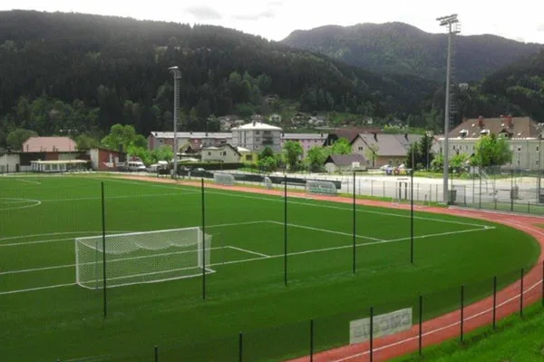 Občina Prevalje razpisuje javno zbiranje ponudb za oddajo poslovnega prostora na Športnem igrišču Ugasle peči za opravljanje gostinske dejavnosti