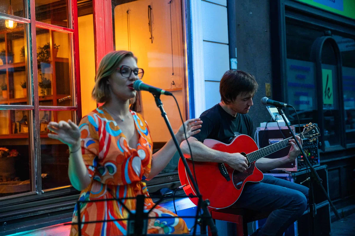 Foto: V Ars Cafeju je potekal akustični nastop dua Interferenzza