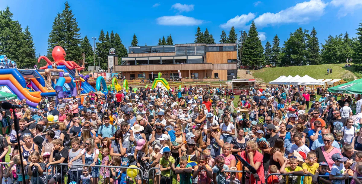 FOTOGALERIJA: Več tisoč ljudi uživalo na 5. Holcerčkovem festivalu na Kopah
