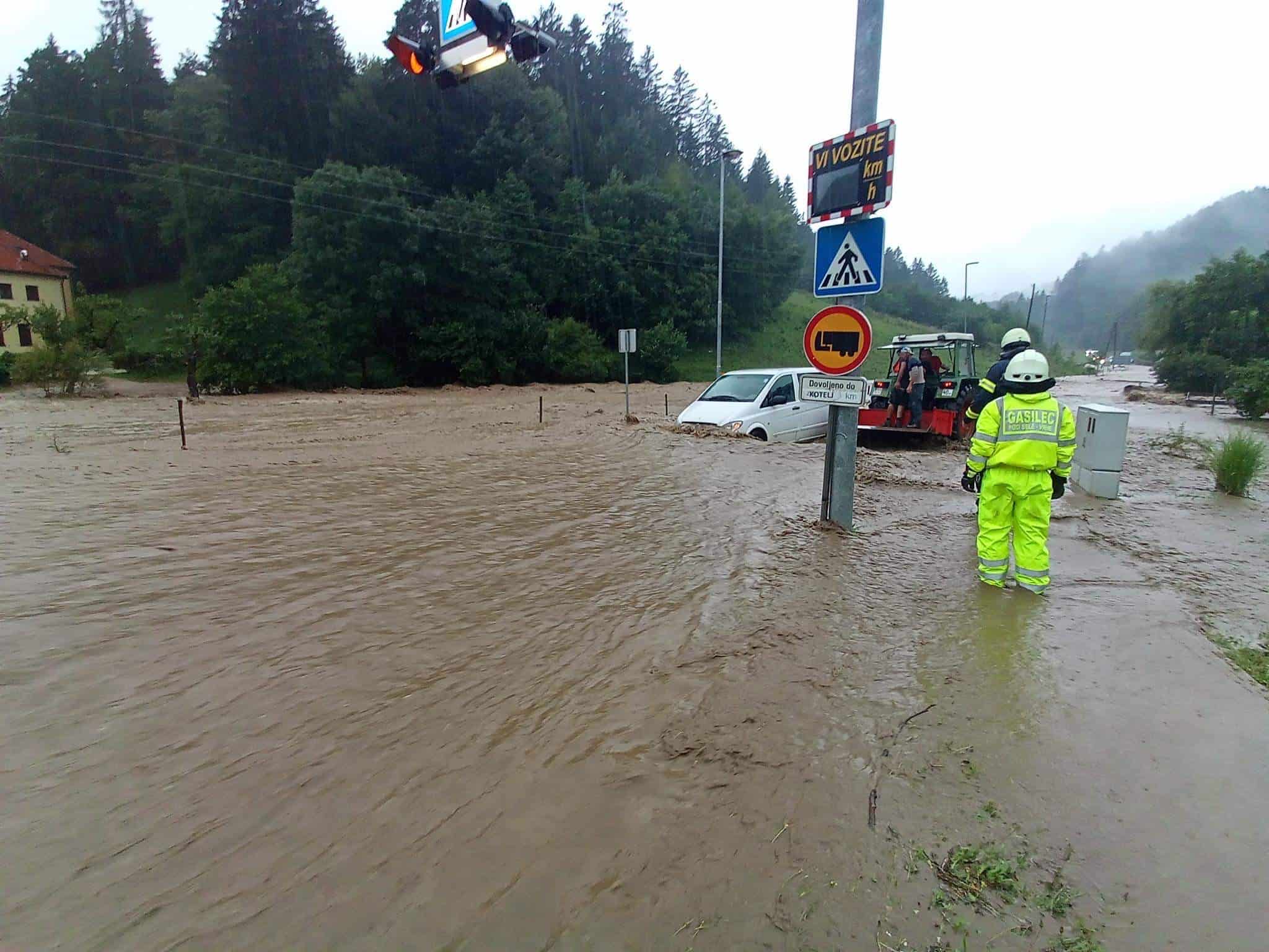 Se tudi vi sprašujete, zakaj v teh dneh prihaja do tako silovitih neviht?