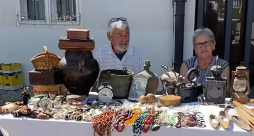 Na Ravnah na Koroškem poteka sejem starin in to uspešno že drugič zapored