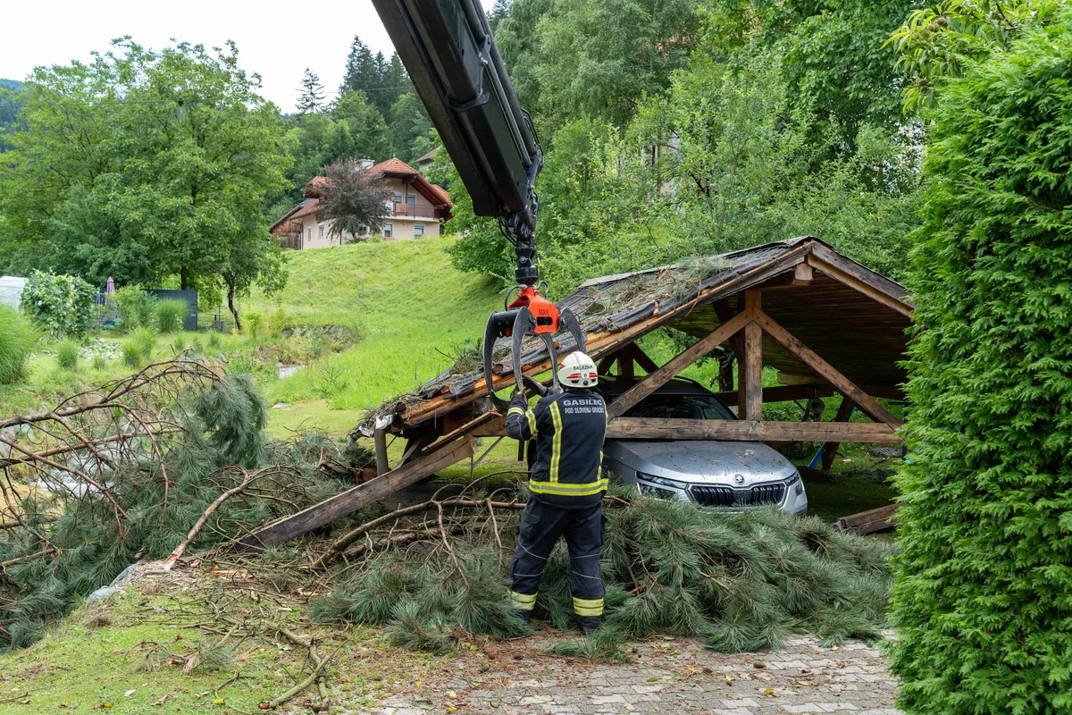 FOTO: Posledice neurja v Pamečah - Trobljah