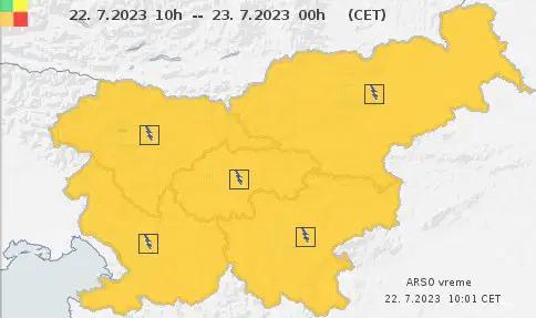 Popoldne za celo državo razglašeno oranžno vremensko opozorilo pred neurji