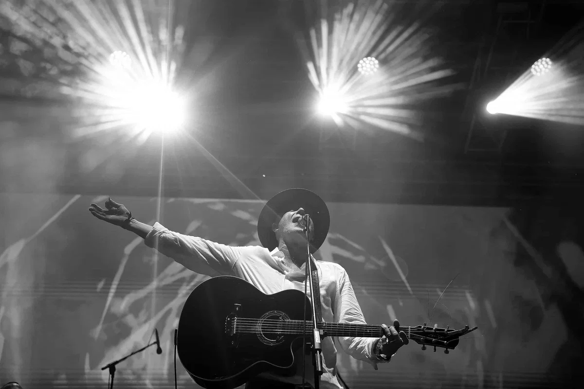 V Slovenj Gradcu bo gostoval Vlado Kreslin z Malimi bogovi