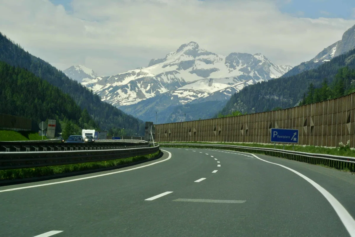 V Avstriji bodo prihodnje leto prehitrim voznikom lahko odvzeli avtomobile