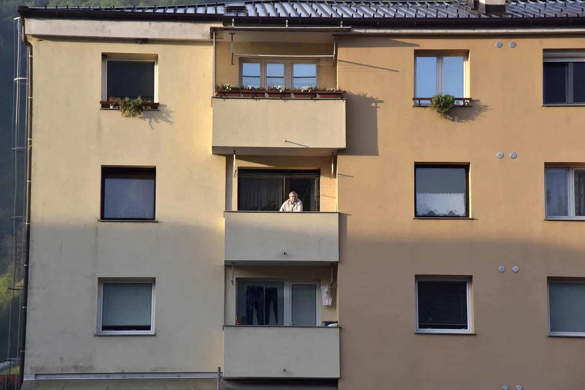 Gasilci posredovali pri nenavadni nesreči: Maček zaprl občana na balkon