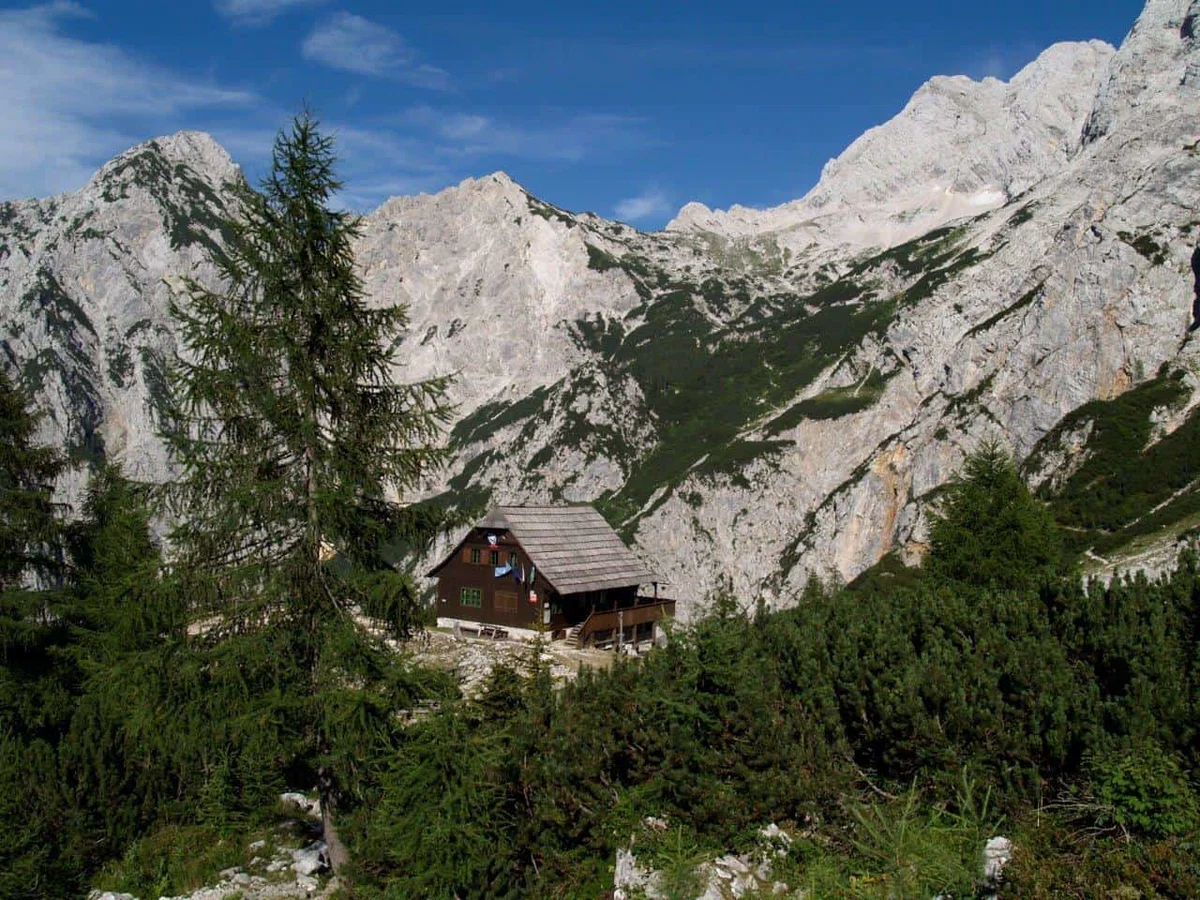 Pri Češki koči se je smrtno ponesrečila planinka