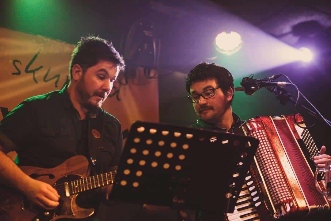 Obvestilo: Nocojšnji koncert Luke in Tomaža na Ravnah odpade