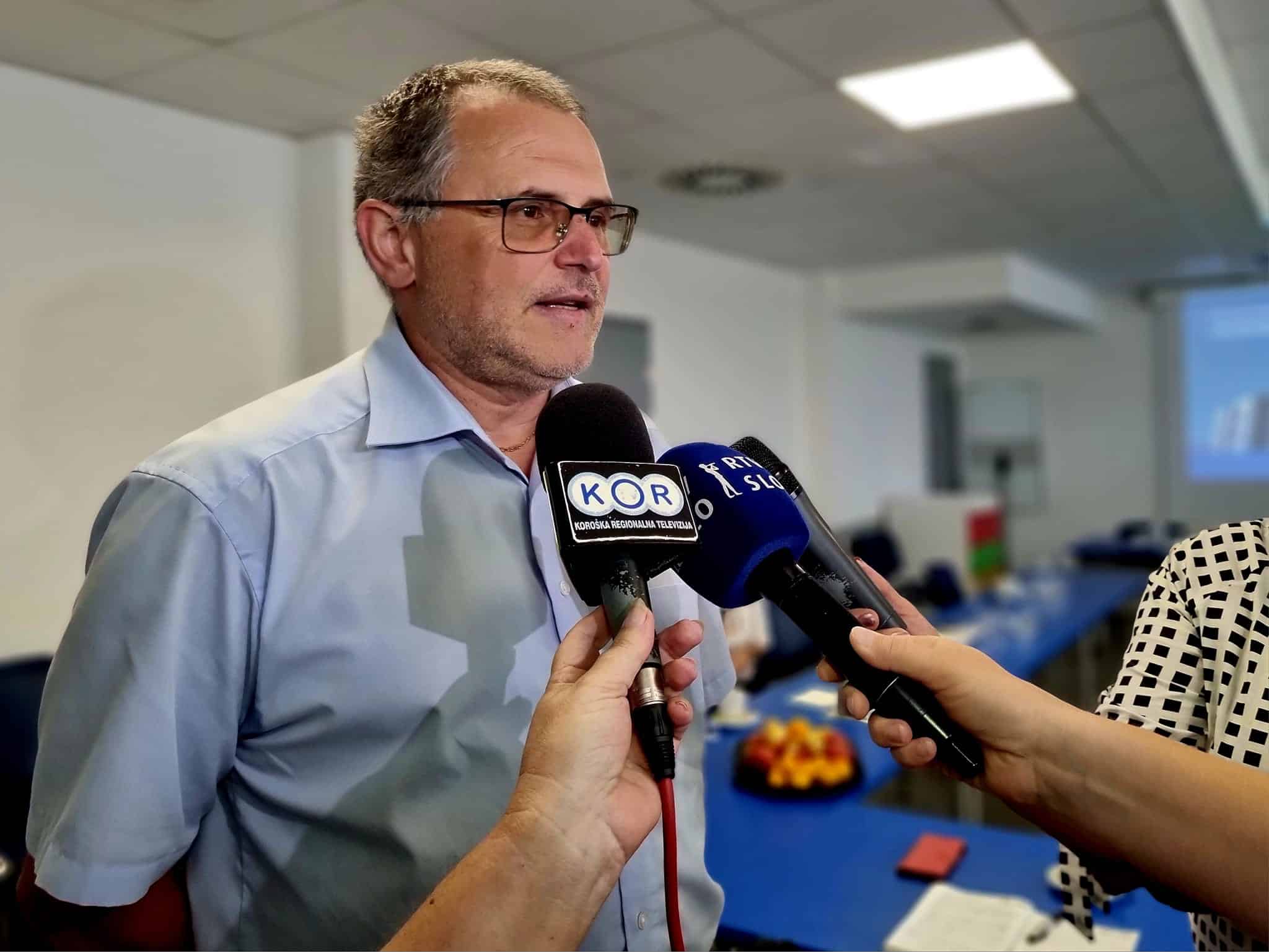 Lavre svetu zavoda pisno podal odstop z mesta direktorja slovenjgraške bolnišnice