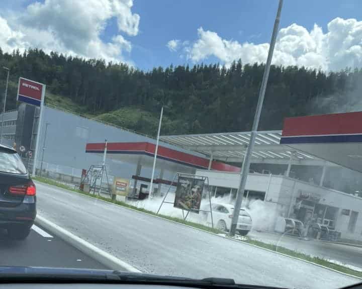 VIDEO: Na Prevaljah zagorel avto