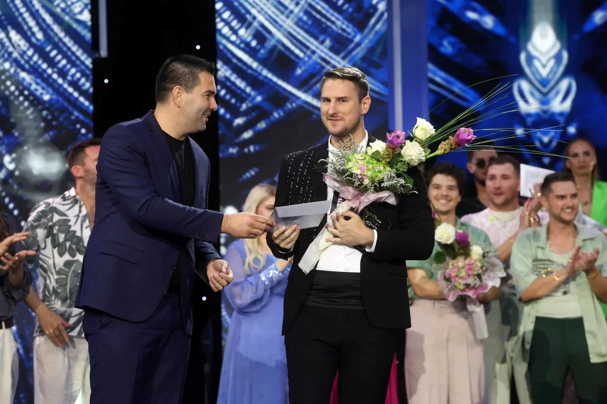 Na 42. Melodijah morja in sonca slavil Gregor Ravnik s skladbo Torek