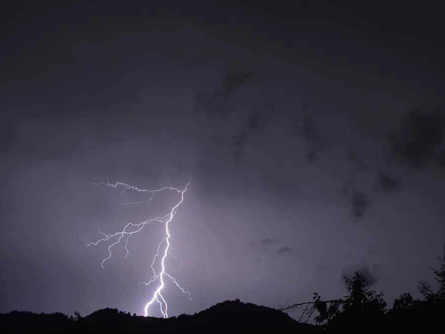 Popoldne in zvečer lahko znova pričakujemo močnejše nalive