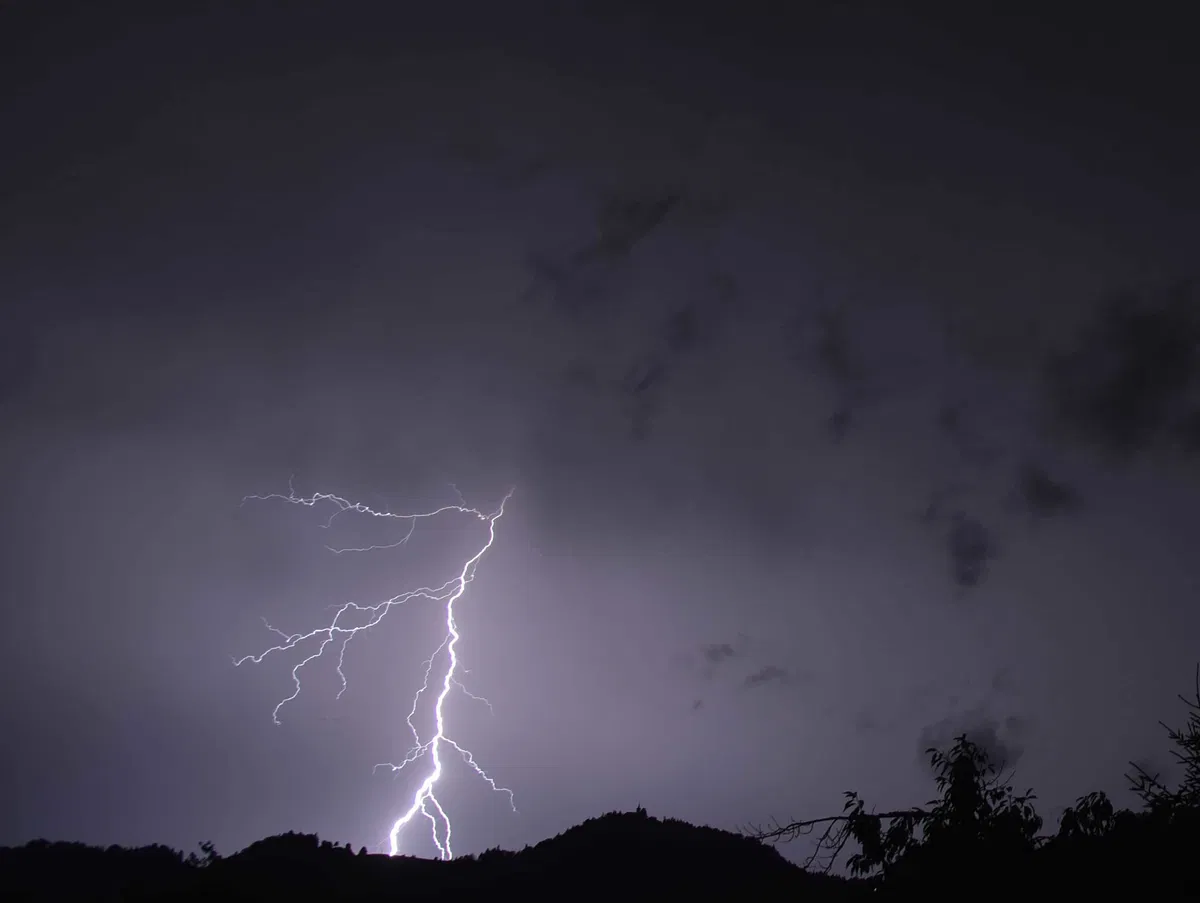 Popoldne in zvečer lahko znova pričakujemo močnejše nalive