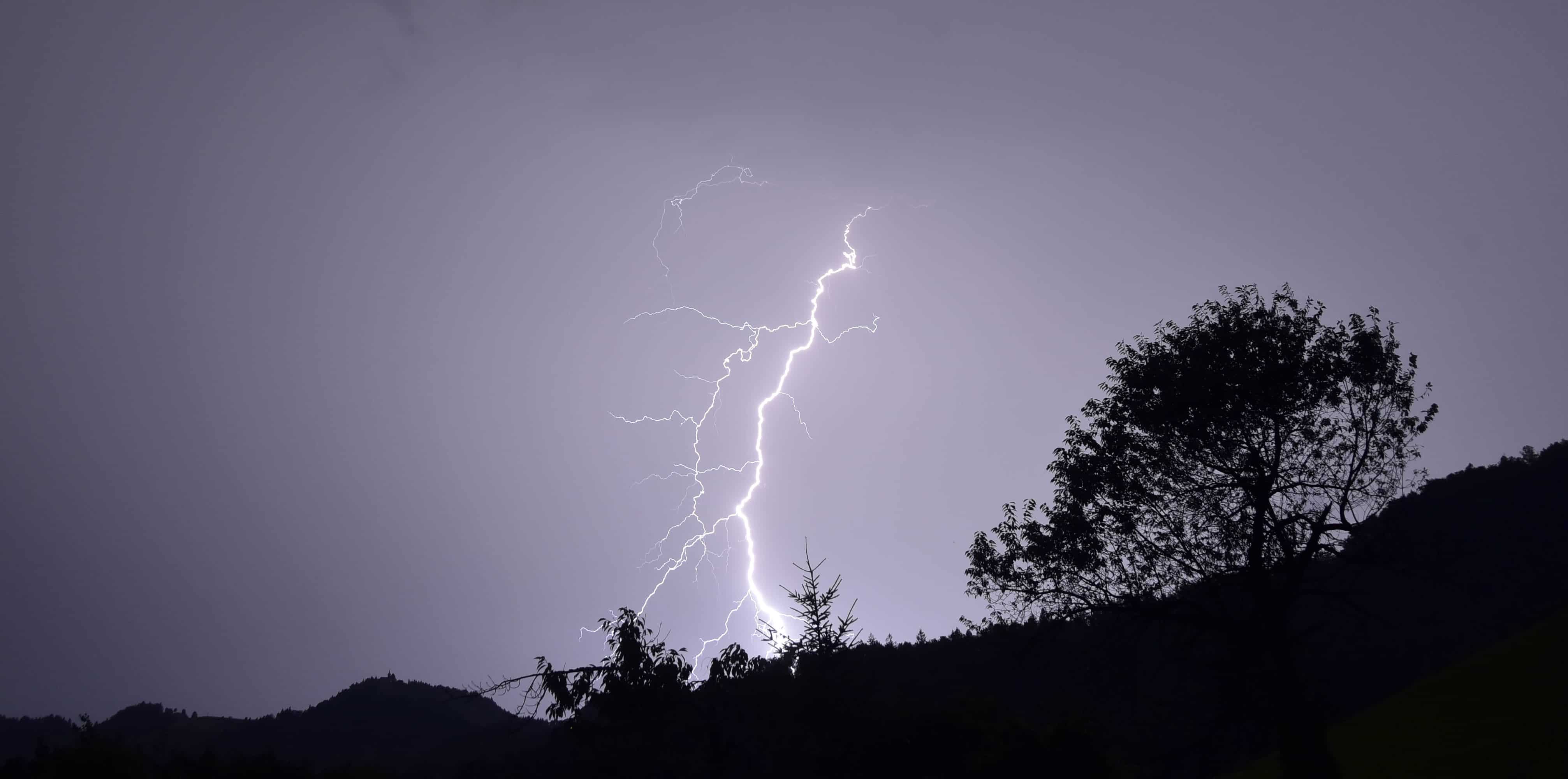 Danes nevihte z nalivi