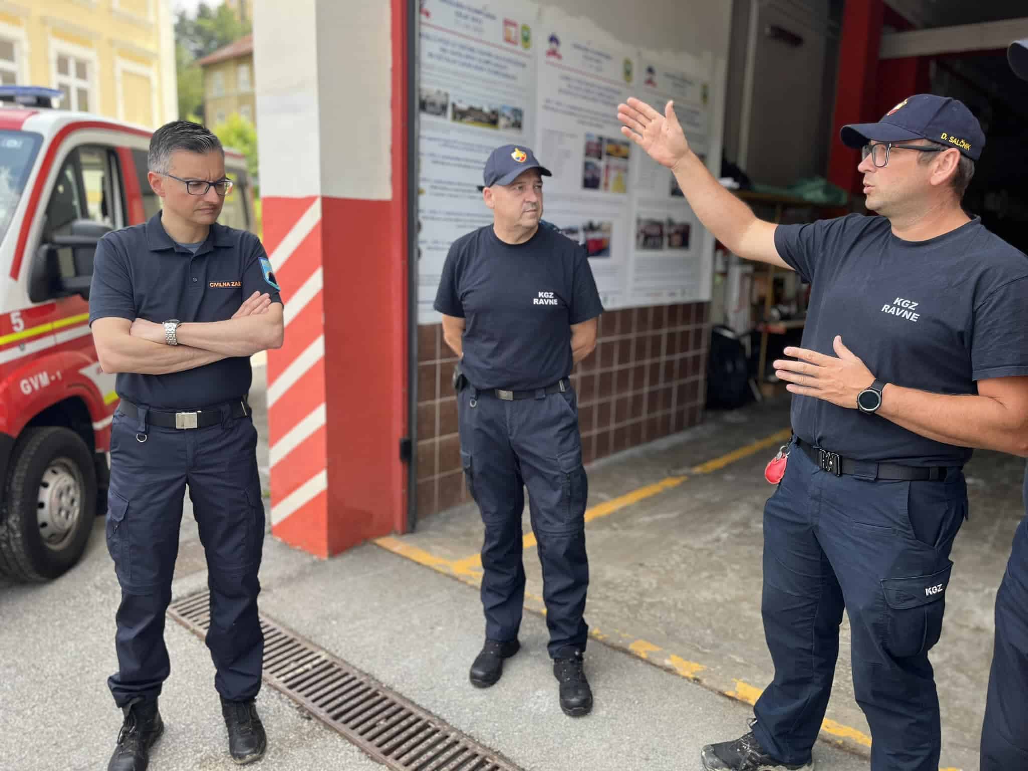 FOTO: Minister Šarec obiskal najbolj prizadeta območja Občine Ravne