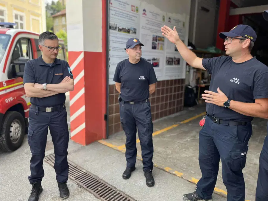 FOTO: Minister Šarec obiskal najbolj prizadeta območja Občine Ravne