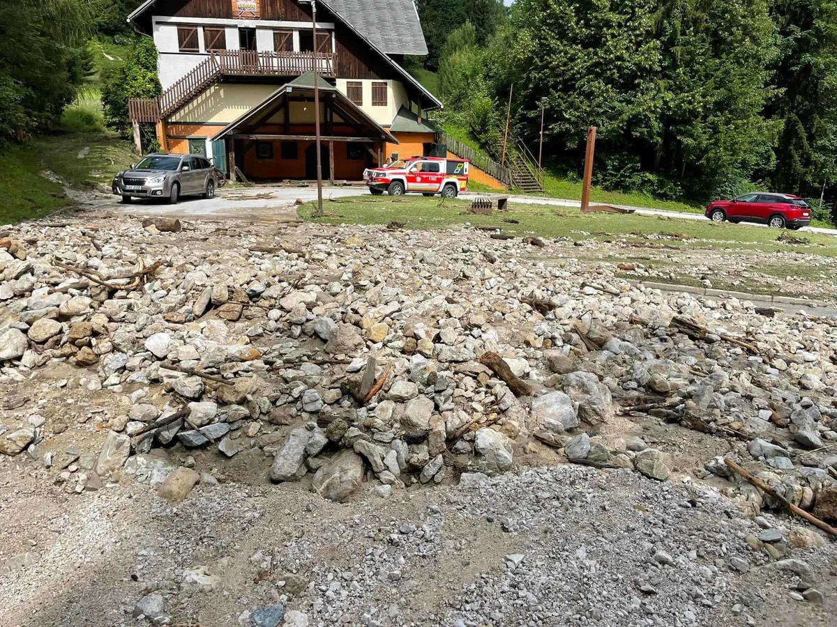 Obvestilo: Popolna zapora dveh cest na območju Podgore na Ravnah