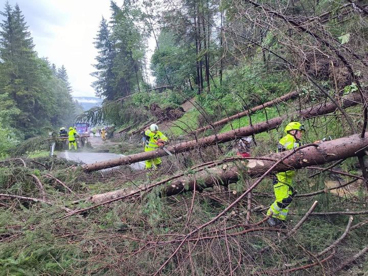 FOTO: Na Koroškem imajo gasilci polne roke dela zaradi posledic današnjega neurja