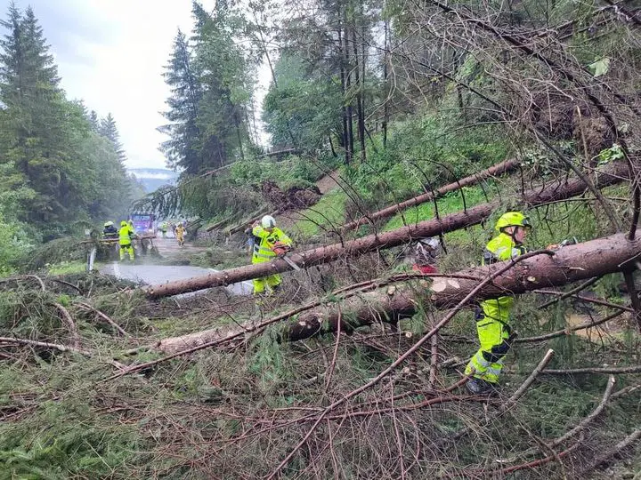 FOTO: Na Koroškem imajo gasilci polne roke dela zaradi posledic današnjega neurja