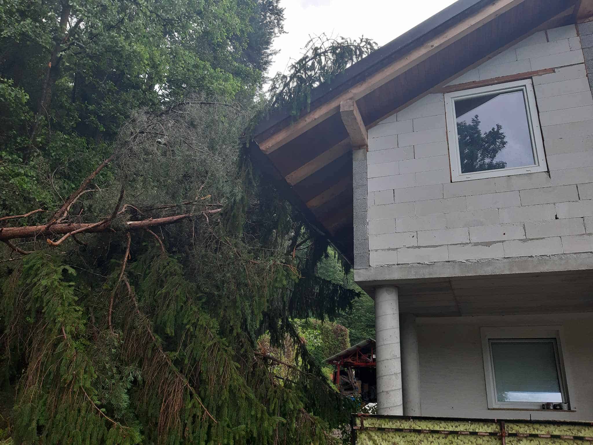 Občini Muta in Ravne pozivata občanke in občane za prijavo škode na stvareh zaradi močnega neurja z dežjem in vetrom