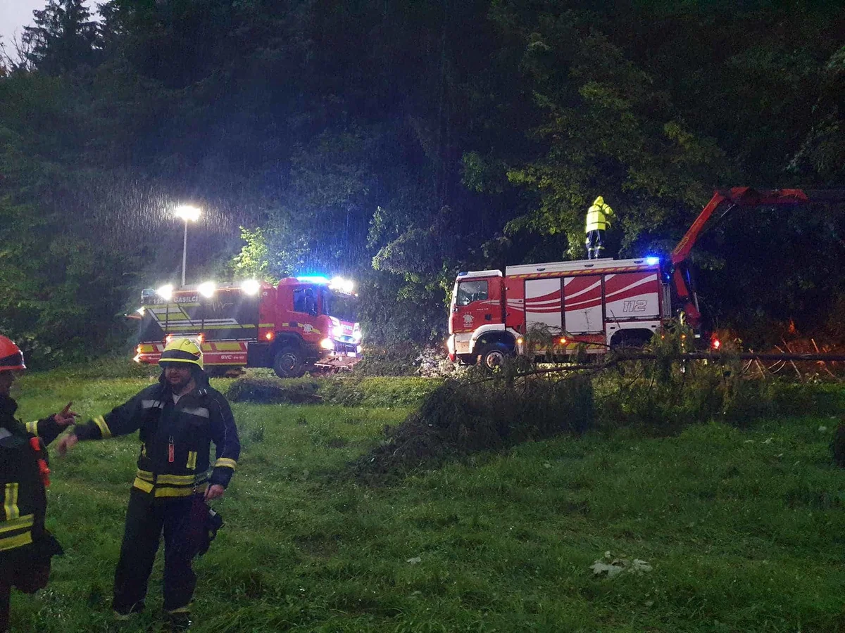 FOTO: Polne roke dela so imeli tudi gasilci PGD Podgorje