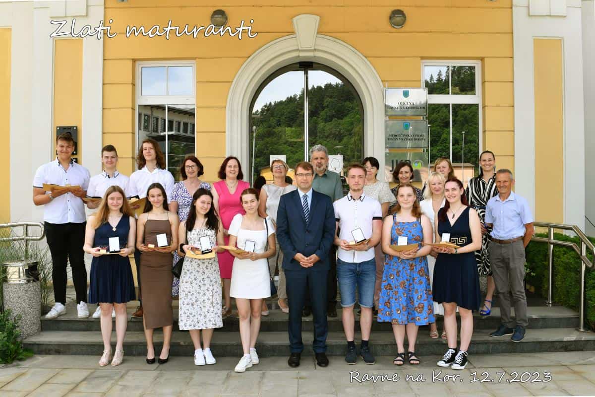Sprejem zlatih maturantk in maturantov v Mestni hiši na Ravnah na Koroškem