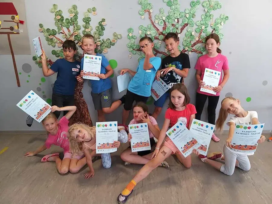 Poletni utrip v drugem tednu počitnic za otroke na Ravnah na Koroškem