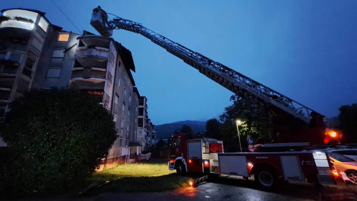 FOTO: Posledice nočnega neurja na Ravnah