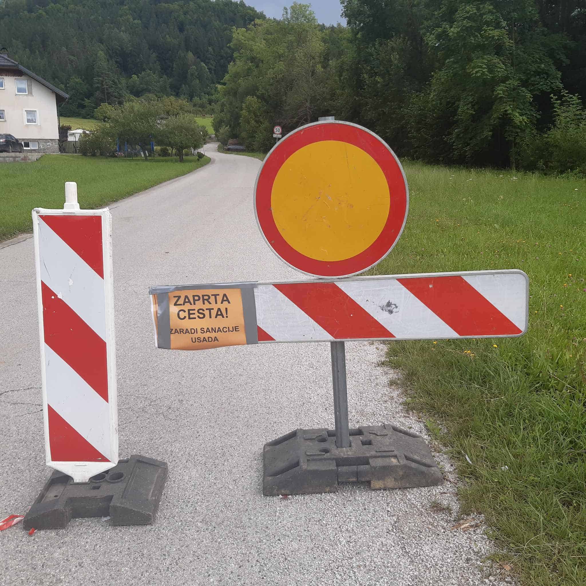 Zaradi udora zaprta cesta Jenina - Graška Gora