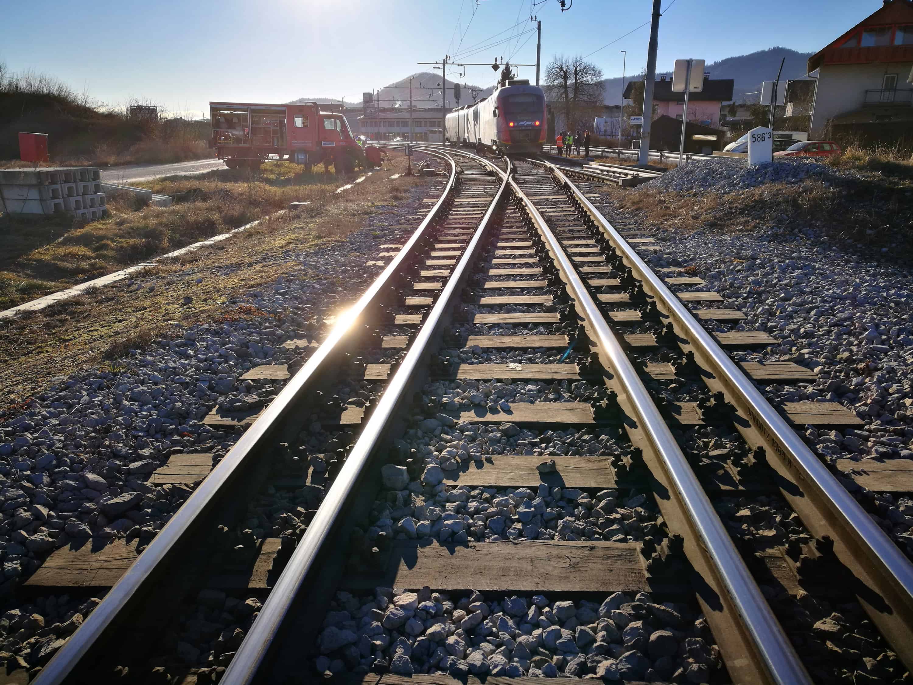 Po ujmi postopno odpiranje koroške železniške proge, škode za več milijonov