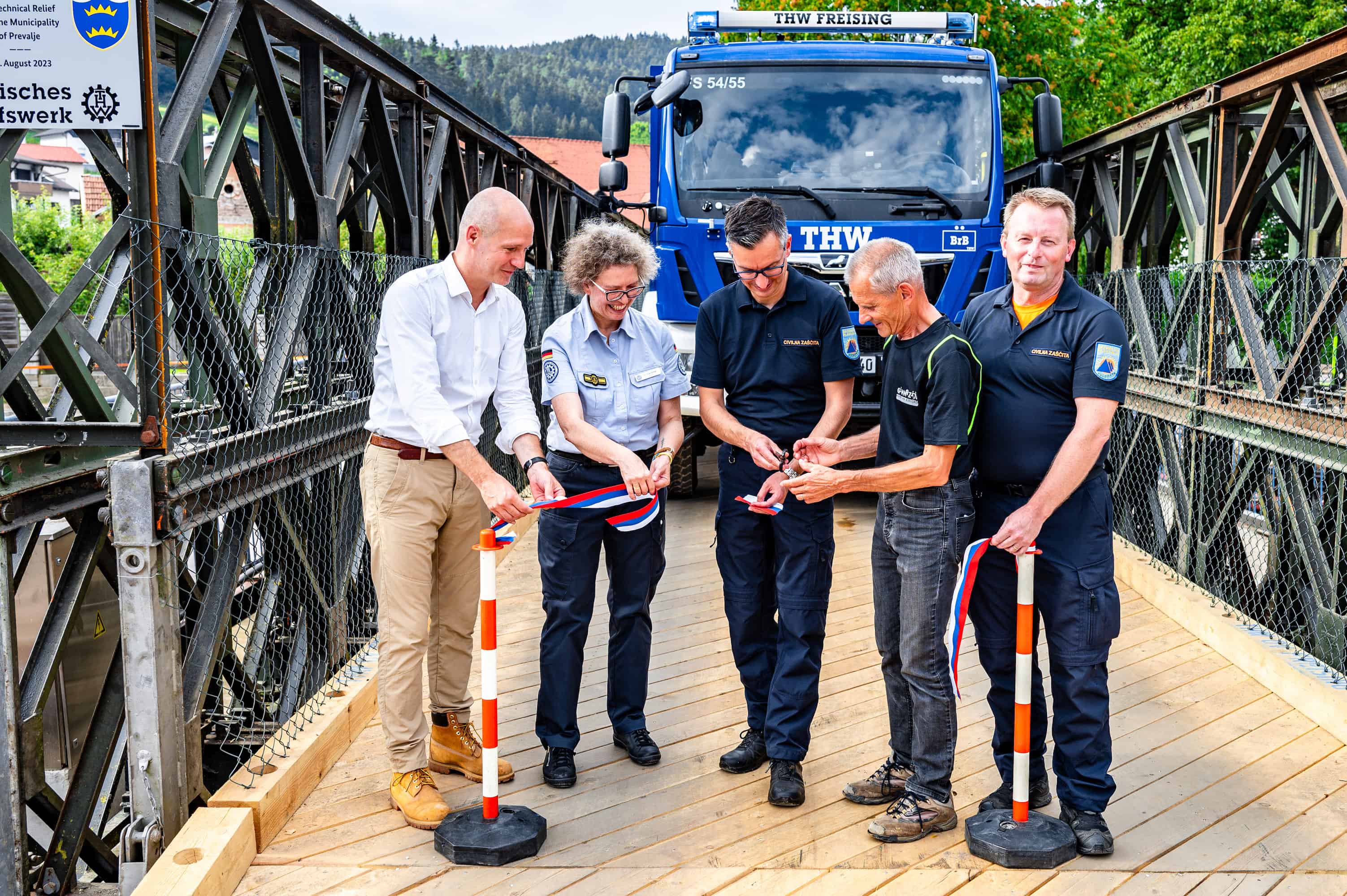 VIDEO in FOTO: Na Prevaljah slavnostno otvorili prvi postavljeni montažni most