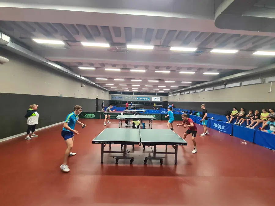 Na Ravnah potekajo priprave najboljših slovenskih članov v namiznem tenisu
