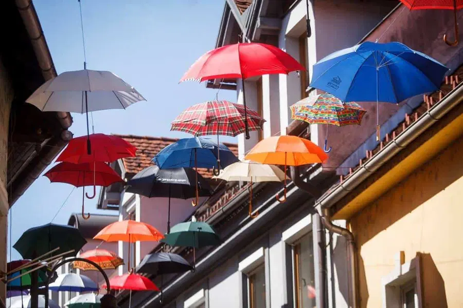 Na Ravnah na Koroškem potrebujejo dežnike in vas prosijo za pomoč
