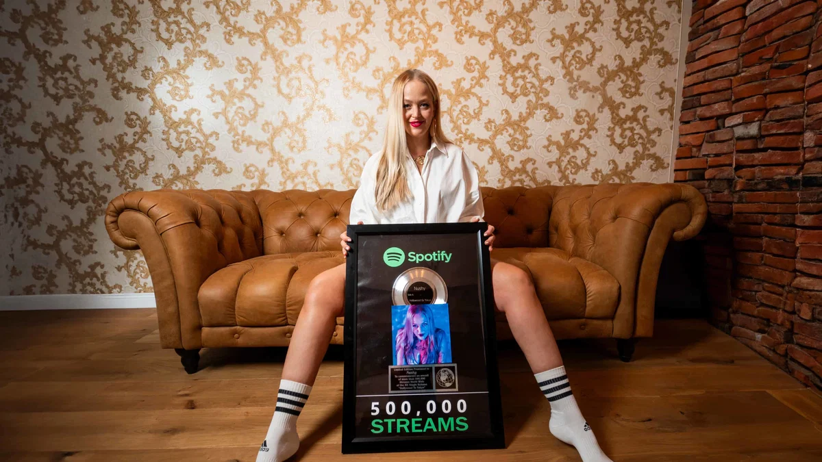 Korošica Nushy s preko pol milijona streamov na Spotifyju