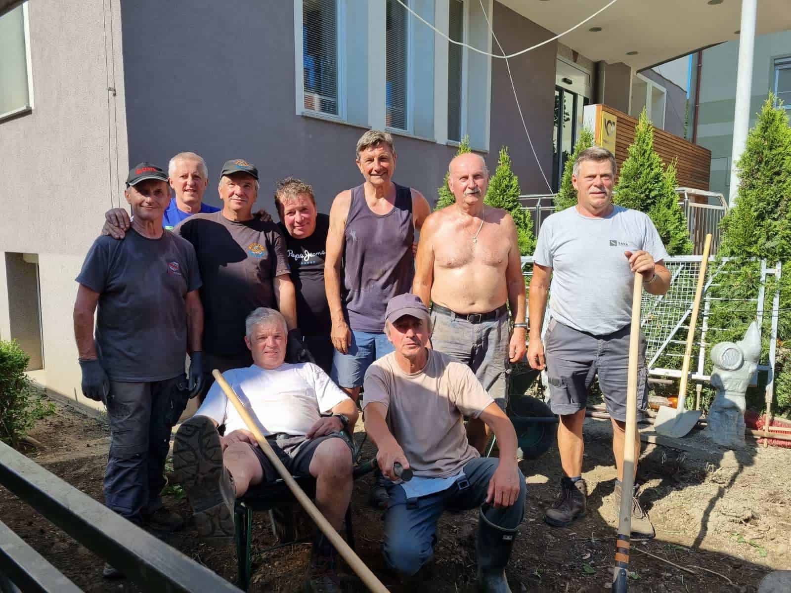 Borut Pahor pomagal na Prevaljah in v Črni: Upornost teh ljudi bo na koncu zmagala, vse bo še v redu