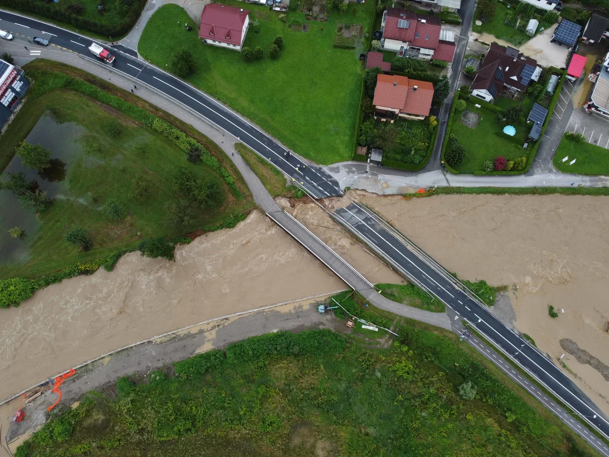 Številne ceste na Koroškem zaprte - aktualni podatki