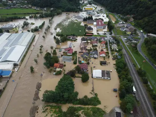 FOTOGALERIJA: Včerajšnji pogled iz zraka na Otiški Vrh