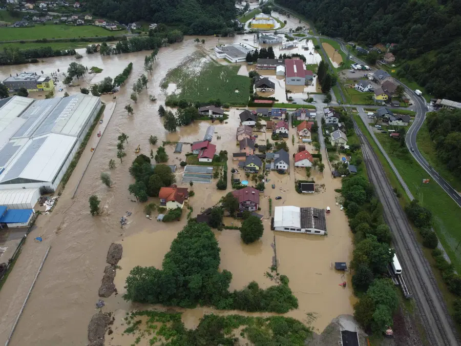 Na Koroškem izredne in ponekod kaotične razmere