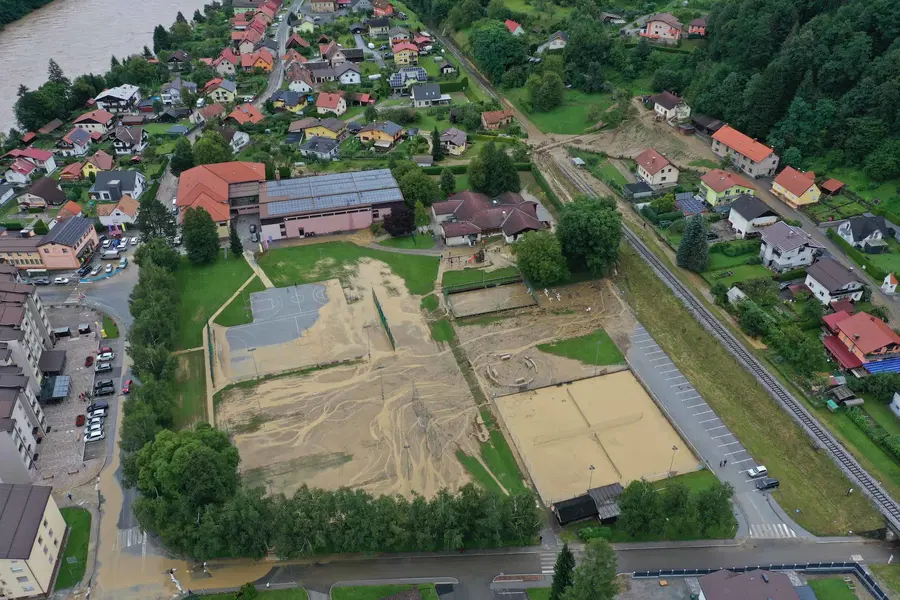 VIDEO in FOTO: V Vuzenici izredne razmere. Poplavljenih okoli 80 objektov
