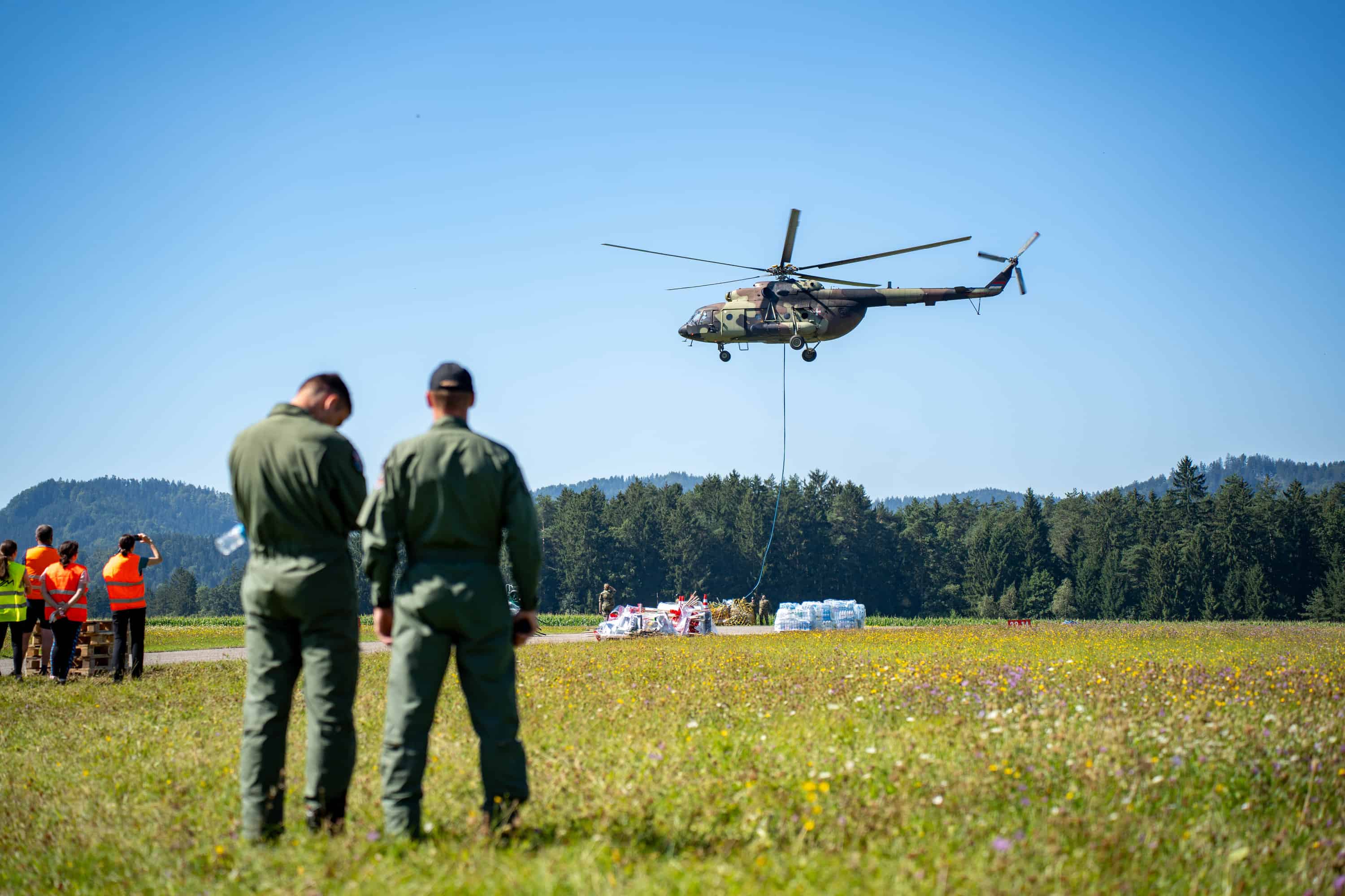 Ob dnevu solidarnosti na terenu okoli 12.000 ljudi. Mednarodna pomoč tudi z gradbeno mehanizacijo