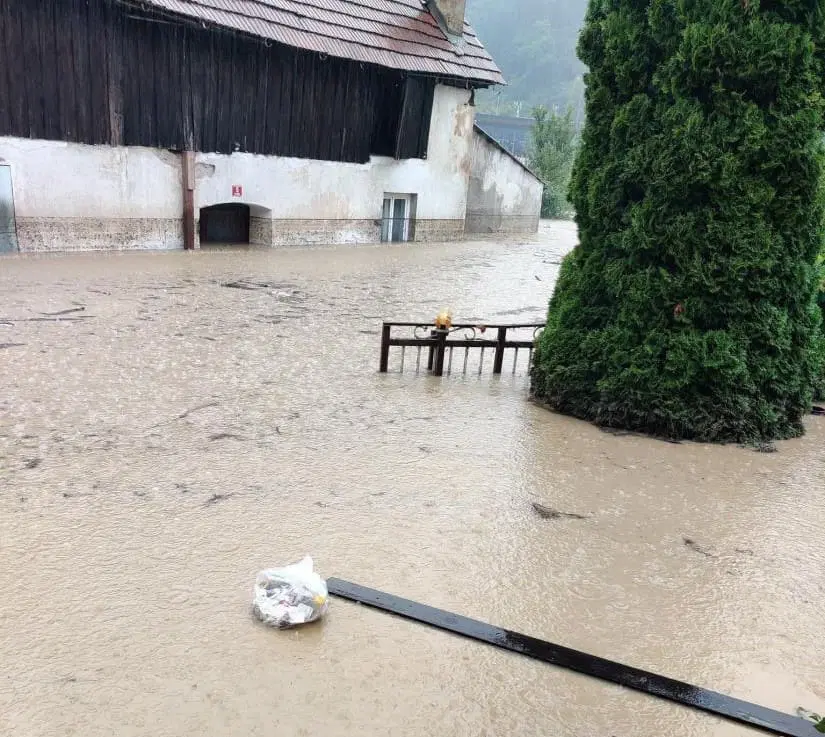 Na Ravnah v nevarnosti 11 objektov