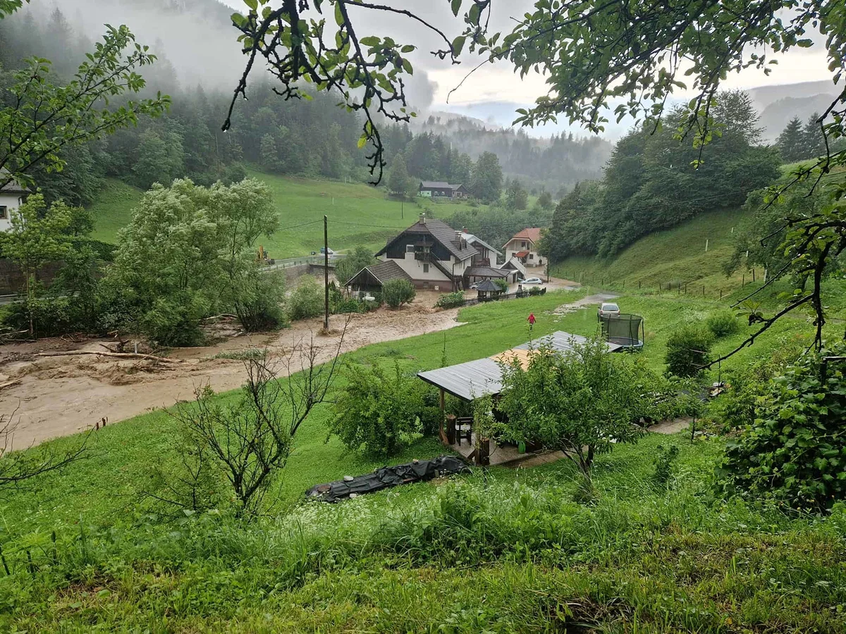V Črni evakuirali 50 ljudi