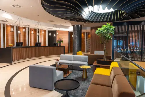Obiskali smo hotel, ki ravnodušnega ne pusti nikogar: Austria Trend Hotel Ljubljana