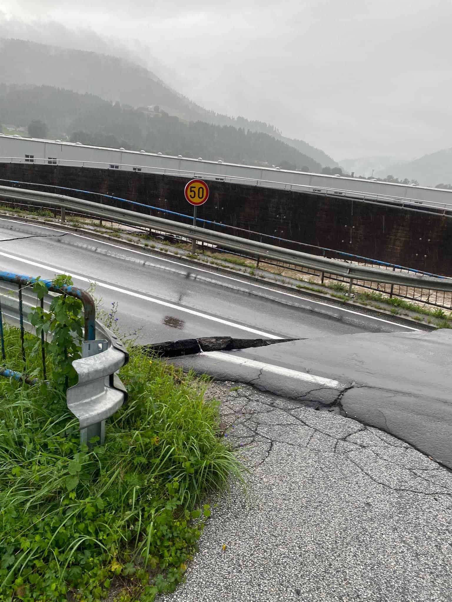 Most Šentjanž-Otiški Vrh PORUŠEN: cesta neprevozna!