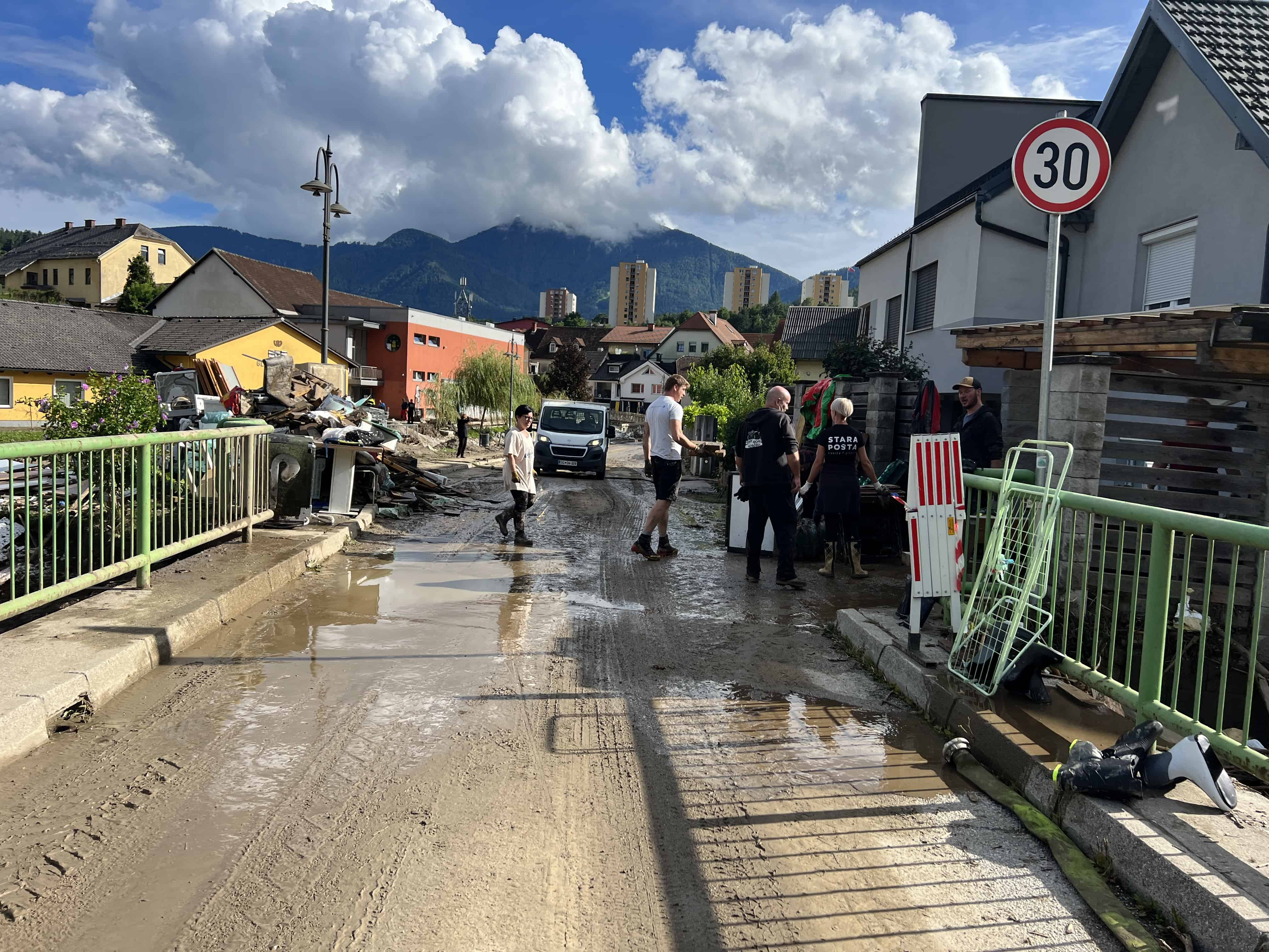Na Koroškem v ospredju vzpostavljanje prometnih poti in vodooskrbe, nastajajo novi plazovi