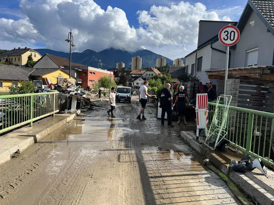 Na Koroškem v ospredju vzpostavljanje prometnih poti in vodooskrbe, nastajajo novi plazovi