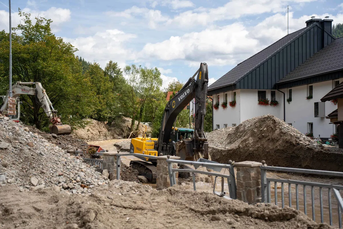 DZ potrdil novelo zakona o popoplavni obnovi