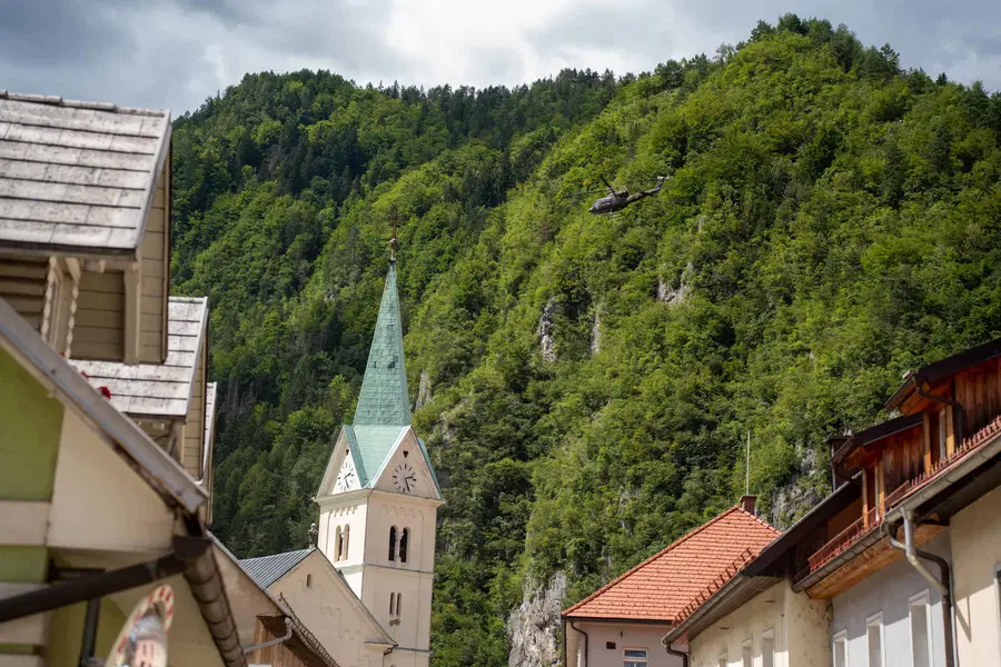 Izletnike in pohodnike pozivajo naj ne hodijo na območja, kjer poteka odstranjevanje posledic poplav