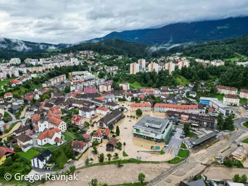 FOTO: Grozljivi posnetki Raven na Koroškem iz zraka