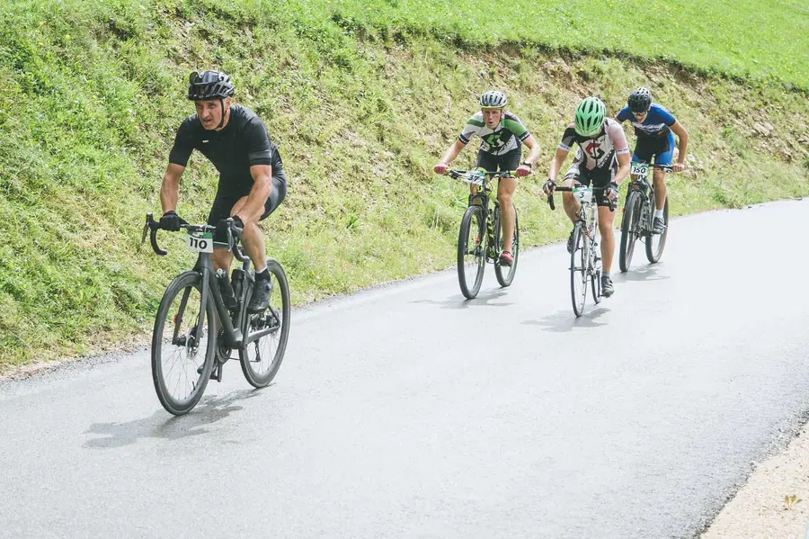 Tudi kolesarska dirka "Skok na Strojno 2023" letos z dobrodelno noto